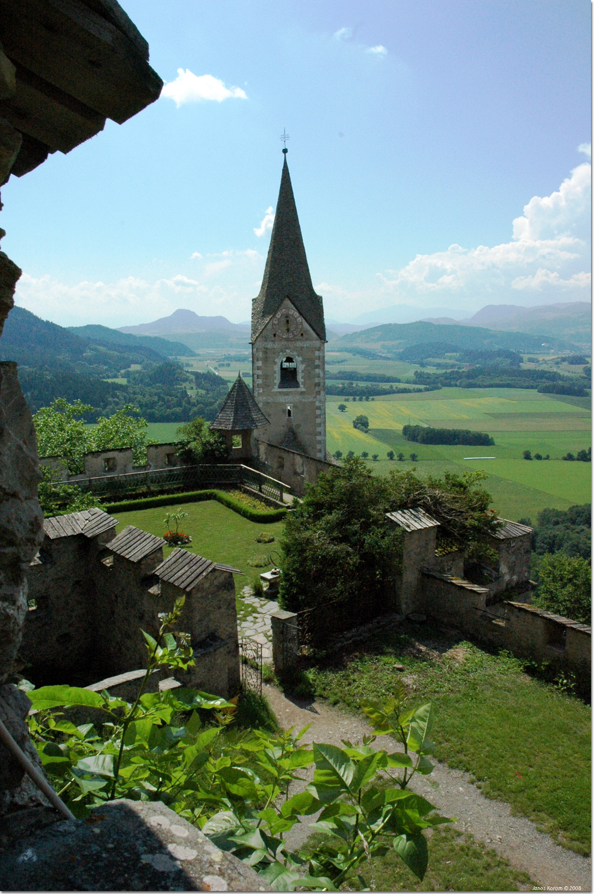 From Hochosterwitz there is a stunning view of Carinthia in Austria.